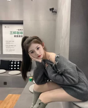 饥渴眼神望着你思春已经湿透