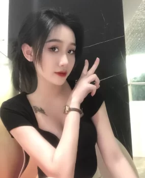 喜欢跪舔的骚气美女